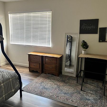 Peaceful 2Bed,1Bath Condo With Free Parking All Yours To Enjoy Фресно Екстериор снимка