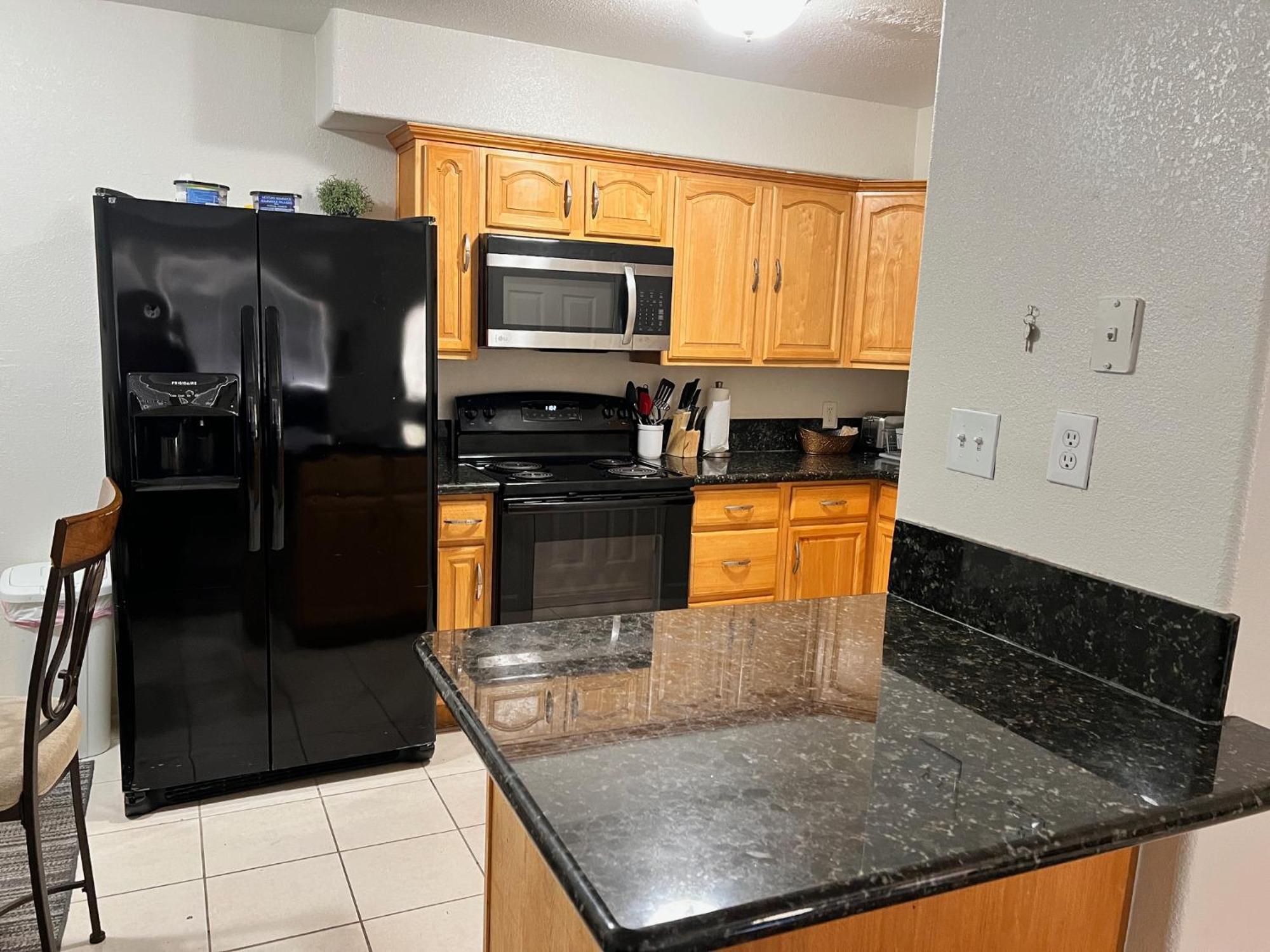 Peaceful 2Bed,1Bath Condo With Free Parking All Yours To Enjoy Фресно Екстериор снимка